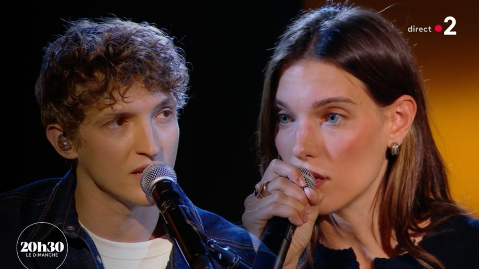 Charlotte Cardin et Aliocha Schneider épatent à la télé française