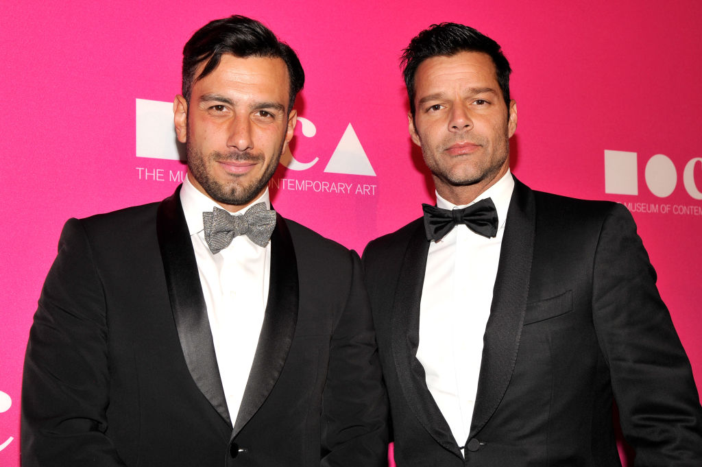 LOS ANGELES, CA - APRIL 29: Artist Jwan Yosef (L) and singer Ricky Martin at the MOCA Gala 2017 honoring Jeff Koons at The Geffen Contemporary at MOCA on April 29, 2017 in Los Angeles, California.  (Photo by John Sciulli/Getty Images for MOCA)