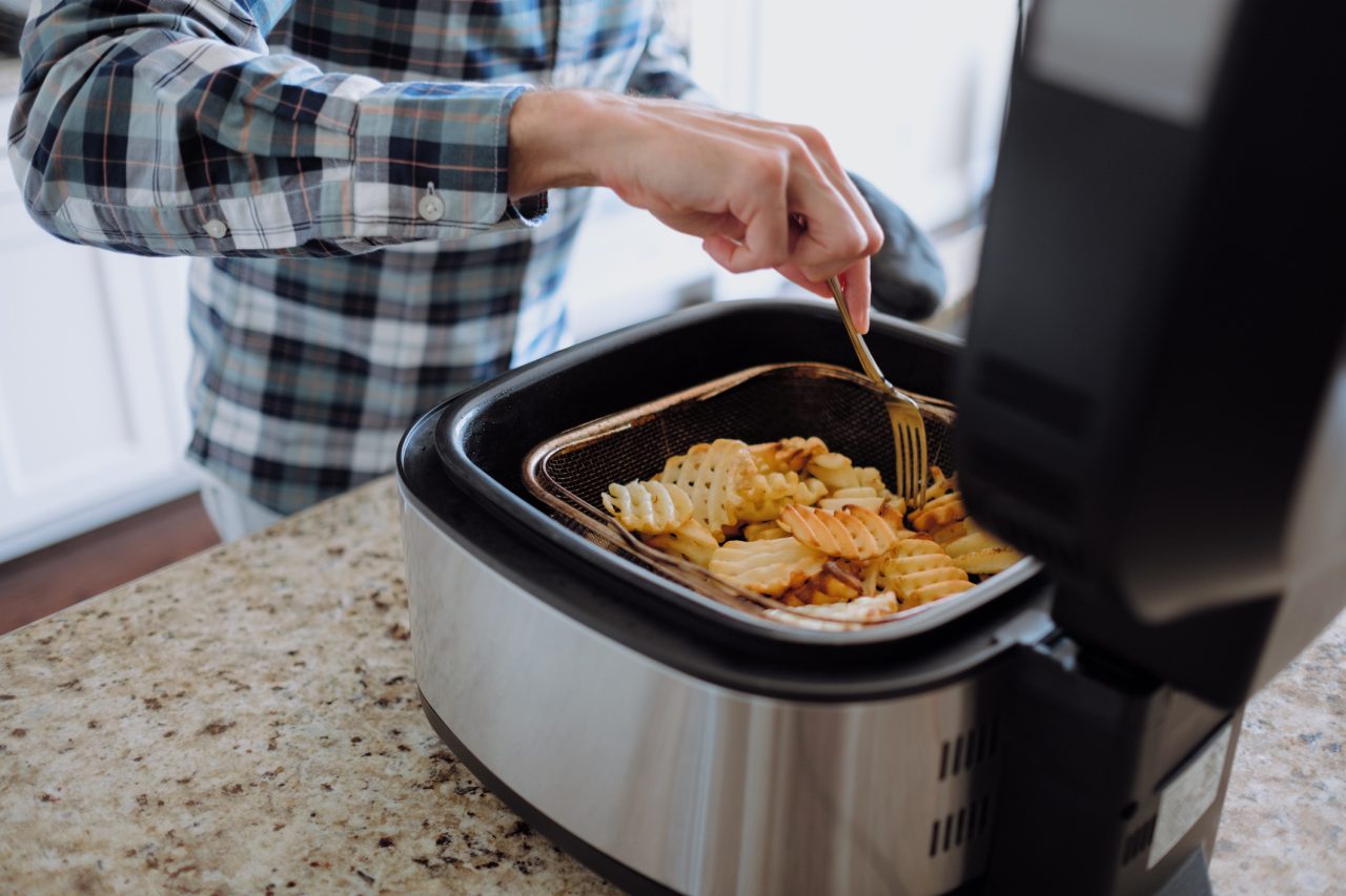 Air Fryer : comment choisir sa friteuse à air chaud ? Les atouts et les  désavantages de 4 modèles : Femme Actuelle Le MAG
