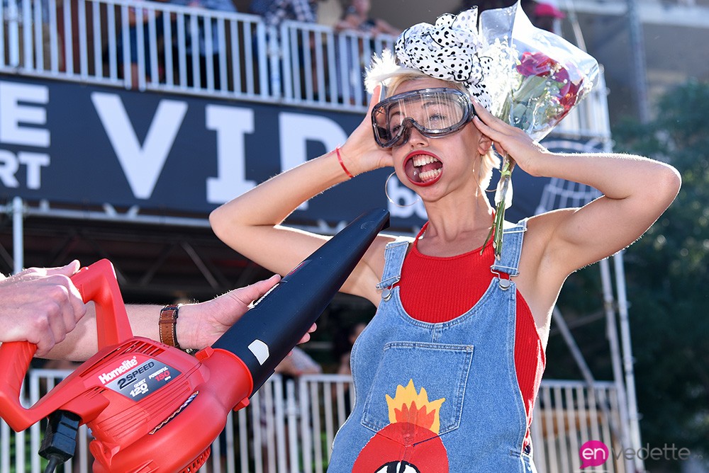 MA photo préférée de Juste pour ados: Vanessa Pilon, la bouche dans l'vent!