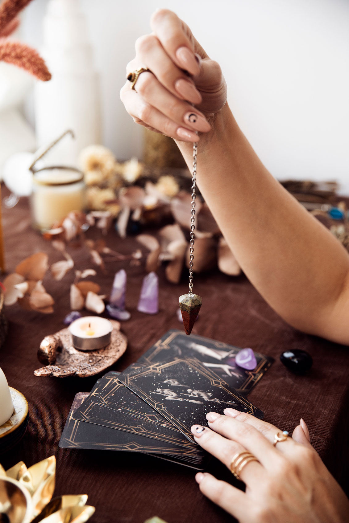 Comment nettoyer et recharger son pendule divinatoire quel que soit le  matériau (bois, métal, pierre) ? - Majestic's