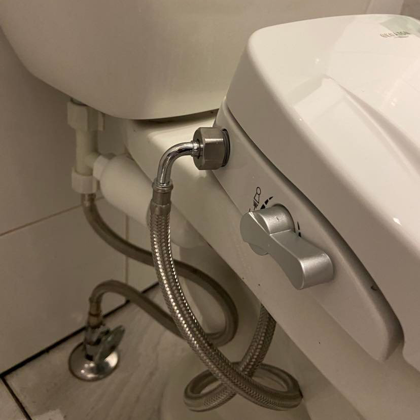 Un siège incliné pour rester moins longtemps aux toilettes