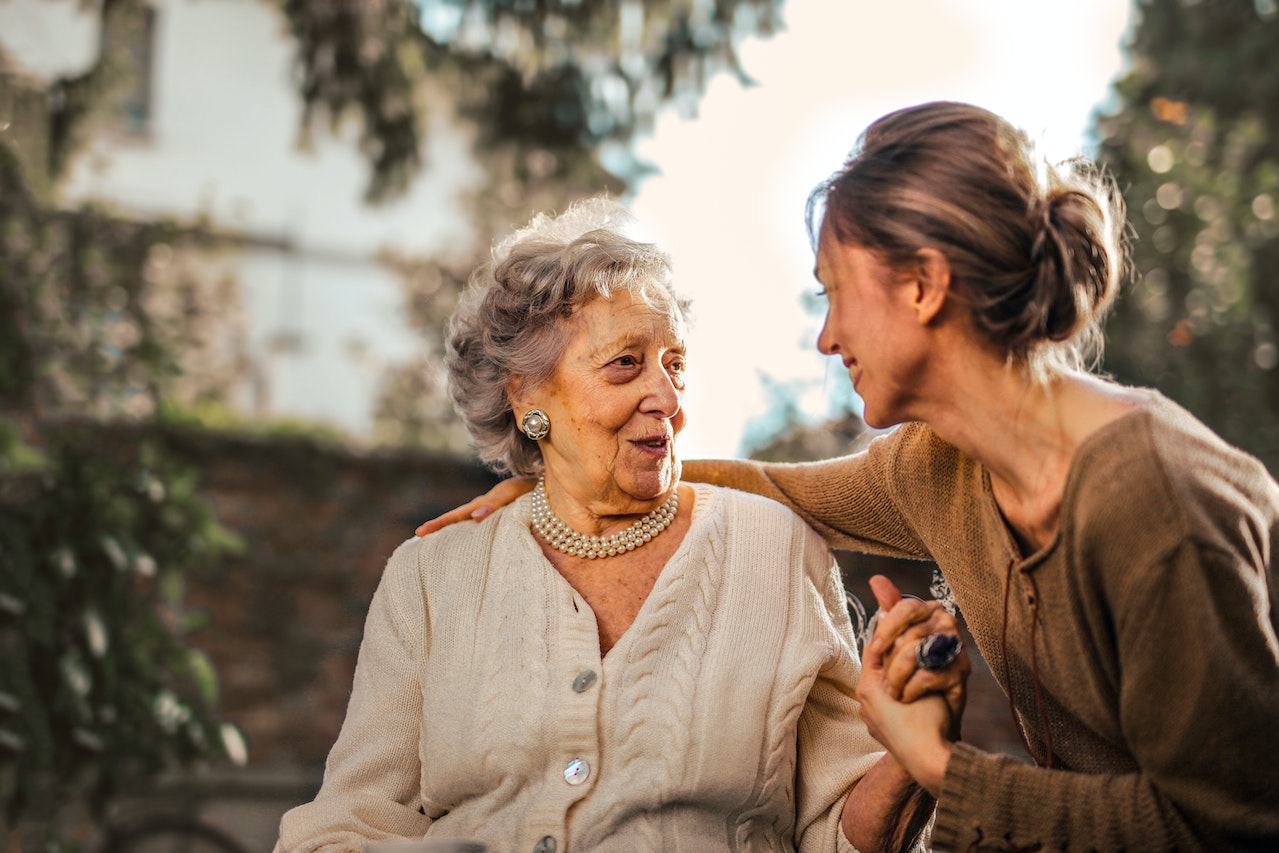 Mère et fille qui passent du temps ensemble